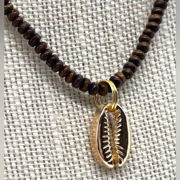 Brown Wood Beaded Necklace w/ Gold Seashell Charm Boho Y2K Preppy Festival - Picture 11 of 13